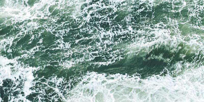 山野光影捕捉术：微单、无人机与便携脚架的轻量化摄影实战指南