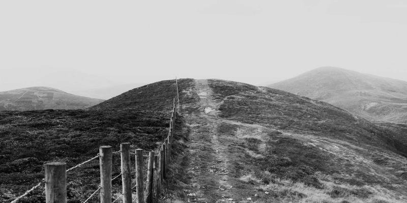 征服世界之巅：高海拔登山装备全攻略，从保暖层到技术器械的终极清单