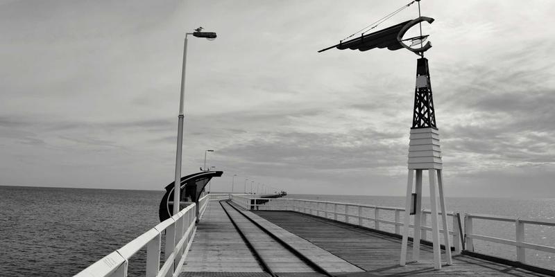 征服极寒：雪地露营的生存艺术，从雪洞搭建到羽绒装备防潮的终极指南