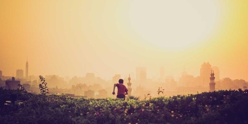 荒野求生指南：卫星通讯设备深度对比，助你在无信号区域做出明智选择