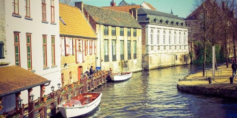 野外净水终极指南:过滤器、净化片与紫外线笔的深度横评与实战选择